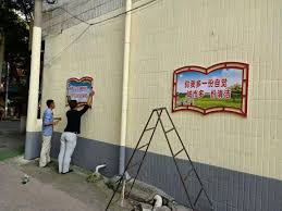 昆明哪里能找广告安装工人，能在高空安装的